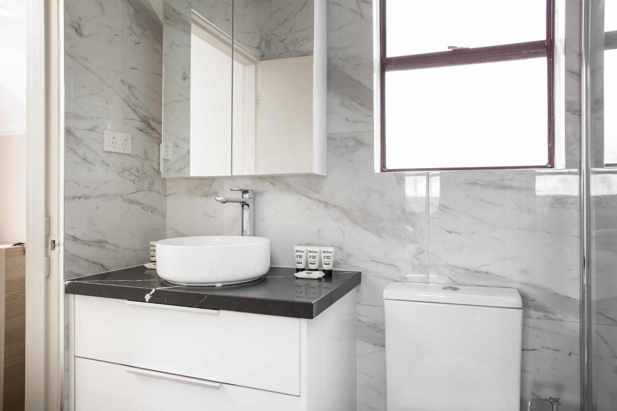 Spacious 3-Bed Townhouse In Stylish Balmain Сидней Экстерьер фото