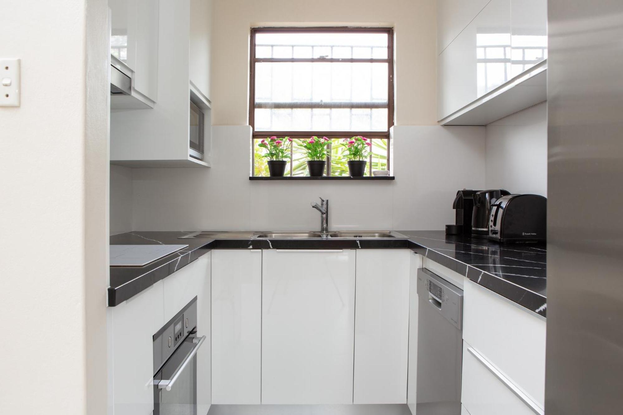 Spacious 3-Bed Townhouse In Stylish Balmain Сидней Экстерьер фото